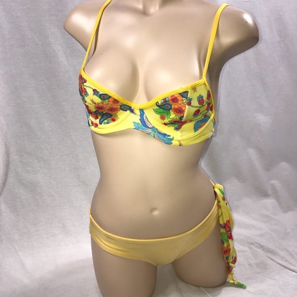 Recco Size Large Brazilian Bright Yellow Underwire Bikini Top. New With Tags